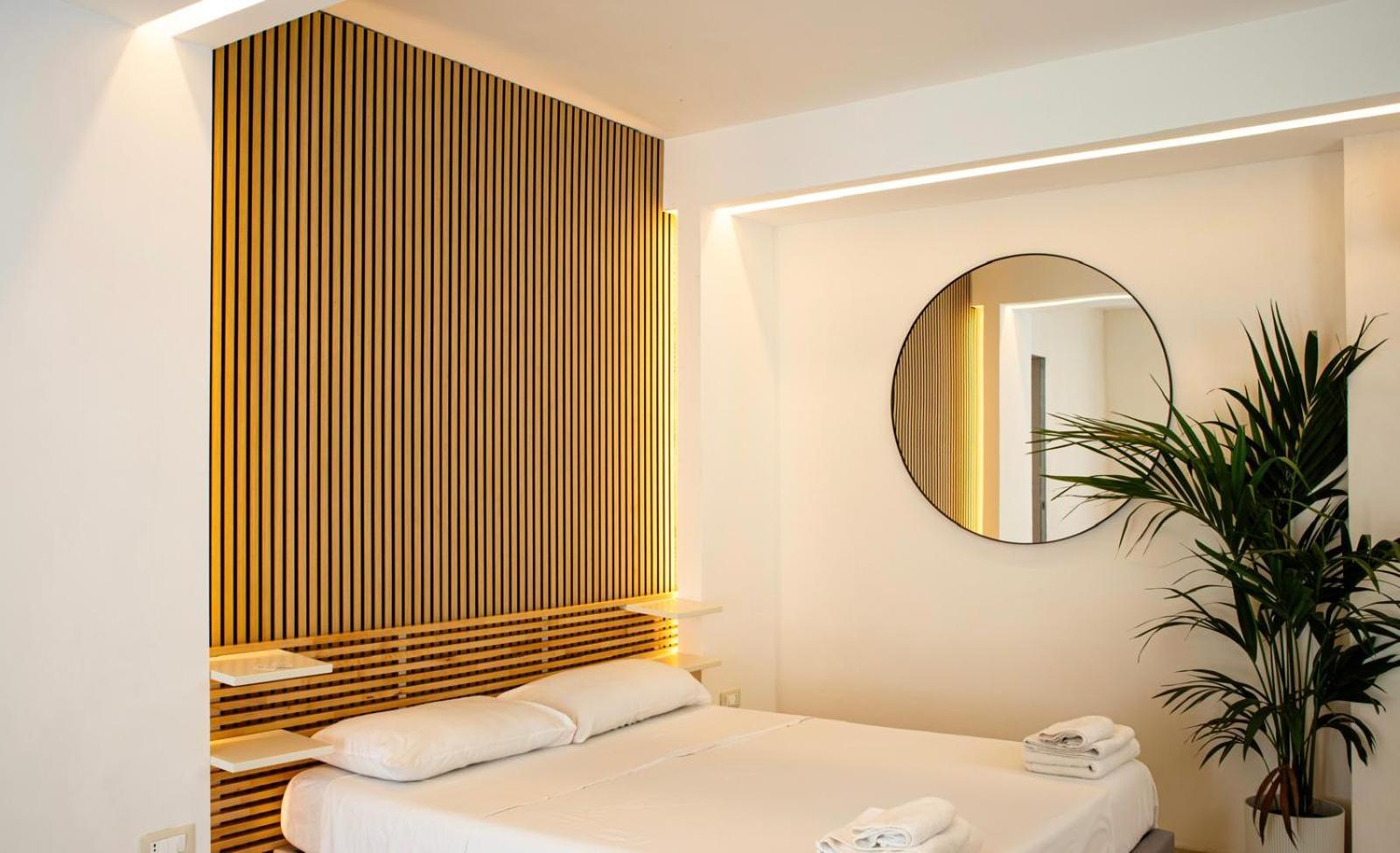 Suites Mediterranee Pulsano Bagian luar foto